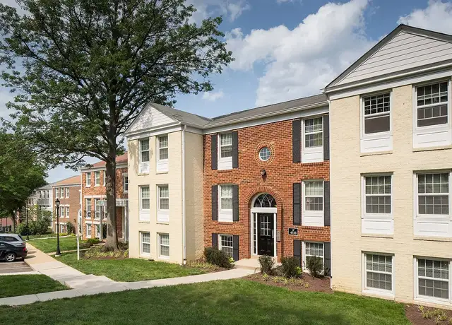 Photo of 4757 W Braddock Rd, Alexandria, VA 22311