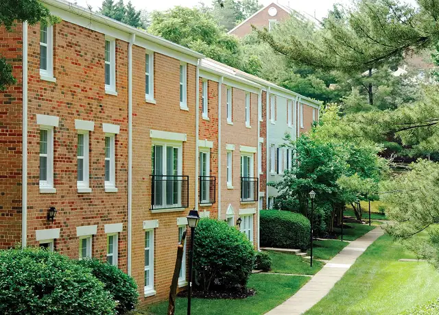 Photo of 4757 W Braddock Rd, Alexandria, VA 22311