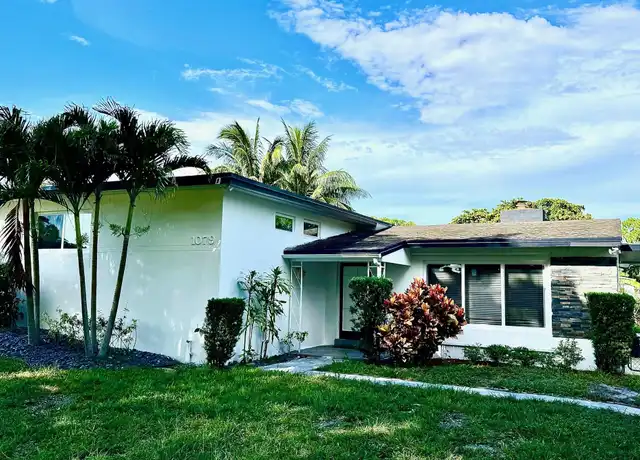 Property at 1079 W Country Club Cir, Plantation, FL, 33317, 3 beds, 2 baths, [object Object]