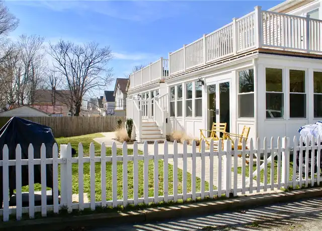 Property at 45 Hammond St #1, Newport, RI, 02840, 2 beds, 1 bath, [object Object]