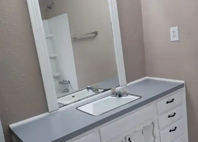 Property at 635 SE 27th St, Oklahoma City, OK, 73129, 2 beds, 1 bath, [object Object]