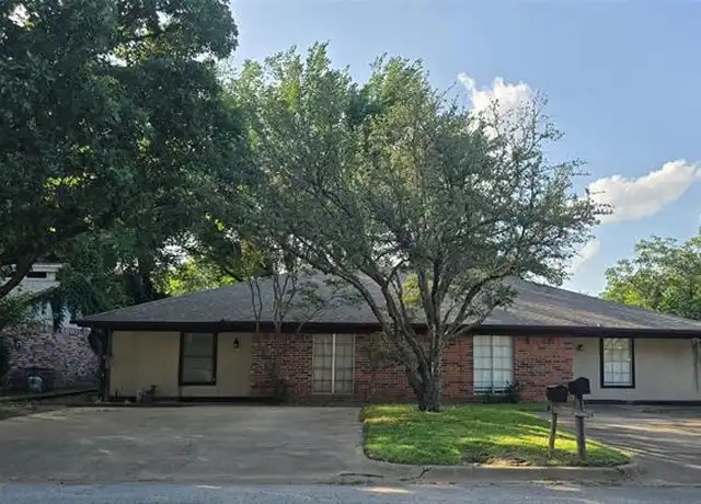 Property at 1012 Lynn St Unit A, Weatherford, TX, 76086, 3 beds, 2 baths, [object Object]