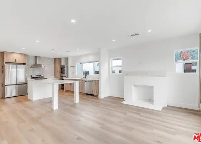 Property at 2034 S Palm Grove Ave, Los Angeles, CA, 90016, 2 beds, 1.5 baths, [object Object]