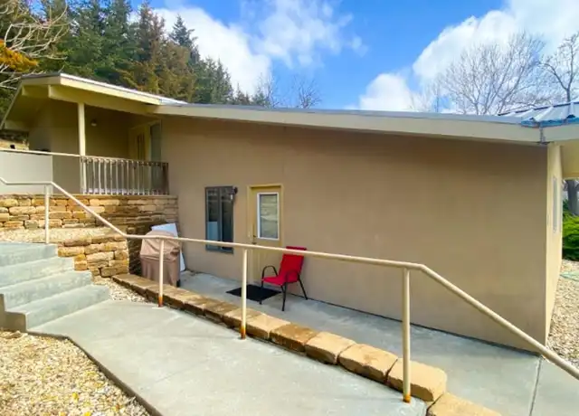 Property at 212 S Oak Pl, Manhattan, KS, 66503, 2 beds, 2 baths, [object Object]