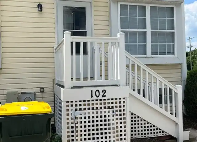 Property at 102 Gateway Dr, Newark, DE, 19711, 2 beds, 1.5 baths, [object Object]