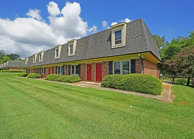Property at Country Club Apartments - 1640 Breezy Trl, Lincolnton, NC, 28092, 2 beds, 1.5 baths, [object Object]
