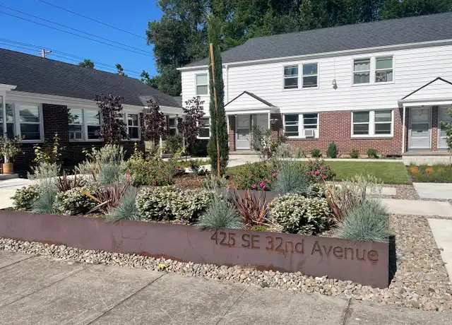 Property at 32se2 - 425 SE 32nd Ave, Portland, OR, 97214, 2 beds, 1 bath, [object Object]