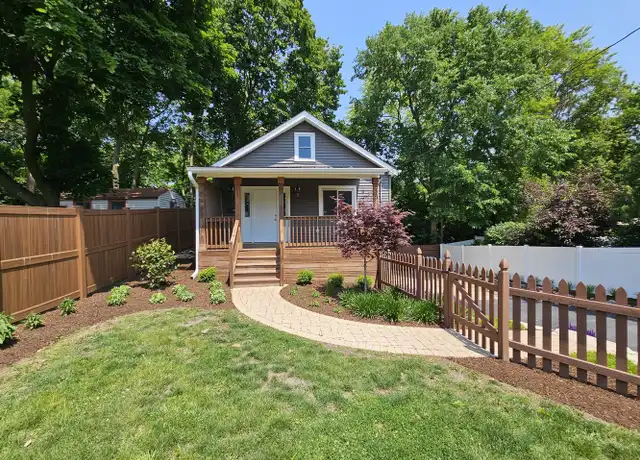 Property at 520 State Ave, St Charles, IL, 60174, 2 beds, 2 baths, [object Object]