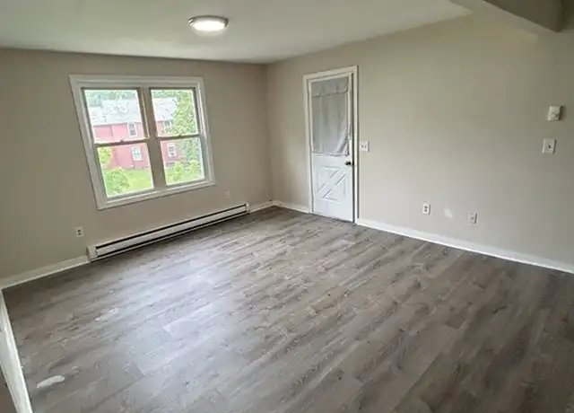 Property at 109 Morris St Unit 6, Southbridge, MA, 01550, 2 beds, 1 bath, [object Object]