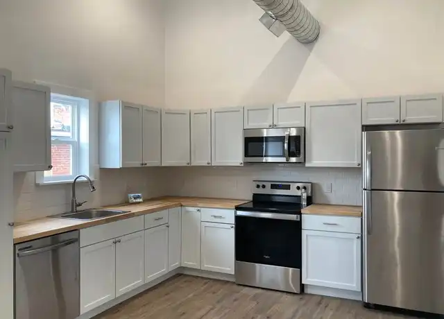 Property at 104 E Maple St Unit 5, Holly, MI, 48442, 2 beds, 1 bath, [object Object]
