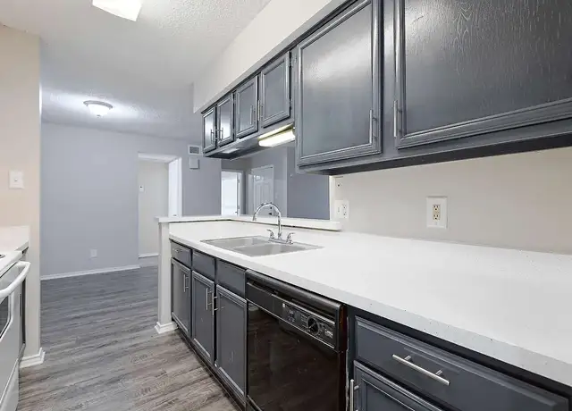 Photo of 6001 Oakland Hills Dr, Fort Worth, TX 76112