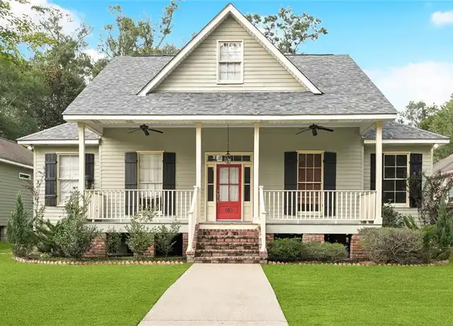 Property at 910 W 9th Ave, Covington, LA, 70433, 3 beds, 2 baths, [object Object]