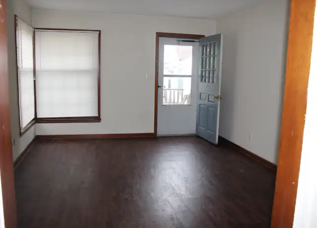 Property at 207 E 11th St, Newton, KS, 67114, 1 bed, 1 bath, [object Object]