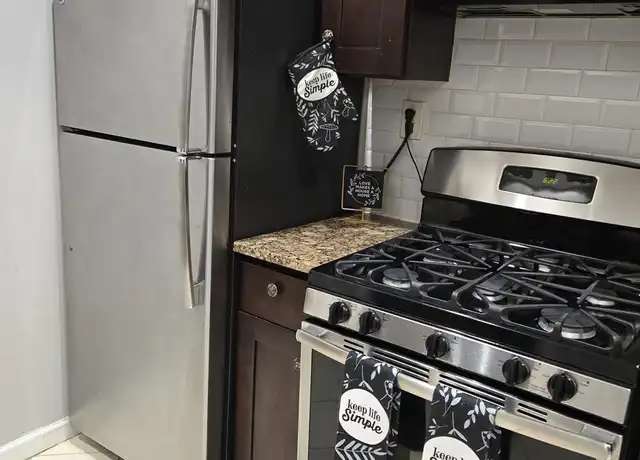 Property at 18-23 Menahan St Unit 2L, Flushing, NY, 11385, 2 beds, 1 bath, [object Object]