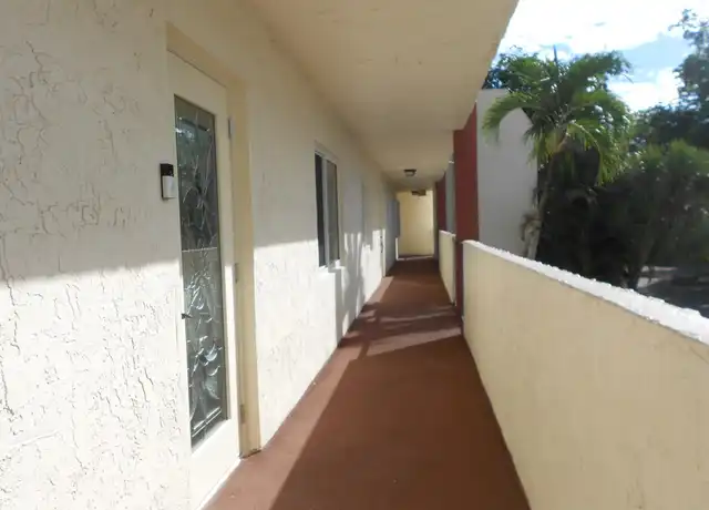 Property at 271 S Hollybrook Dr #203, Pembroke Pines, FL, 33025, 2 beds, 2 baths, [object Object]