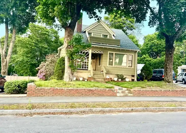 Property at 142 Pleasant St, Wakefield, MA, 01880, 2 beds, 1.5 baths, [object Object]
