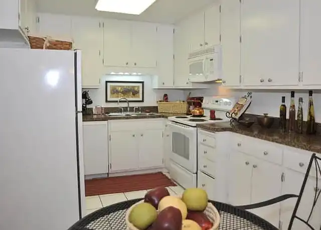 Property at Montcalm Luxury Apartments - 535 Lexington Pkwy S, St Paul, MN, 55116, 2-3 beds, 2 baths, [object Object]