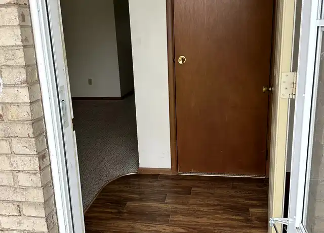 Property at 21 Florentine Ct, Pekin, IL, 61554, 2 beds, 1 bath, [object Object]