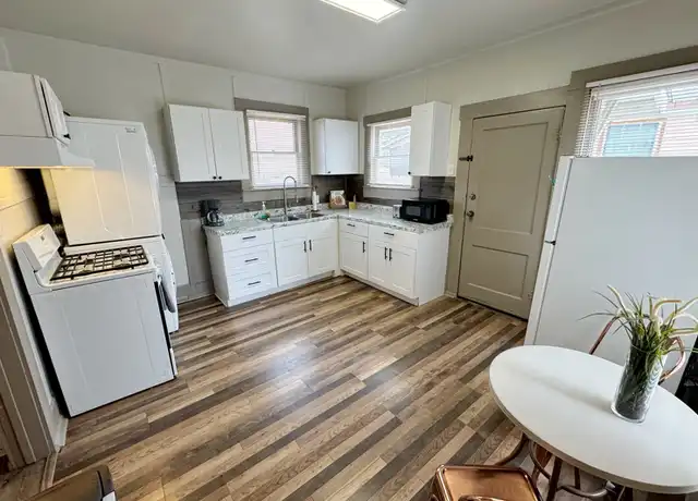 Property at 519 W Ridgewood Ct, San Antonio, TX, 78212, 1 bed, 1 bath, [object Object]