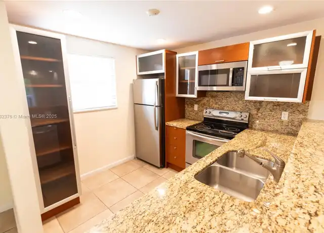 Property at 100 Edgewater Dr #336, Coral Gables, FL, 33133, 1 bed, 1.5 baths, [object Object]