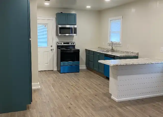 Property at 508 W Sixth St, Brenham, TX, 77833, 2 beds, 1 bath, [object Object]