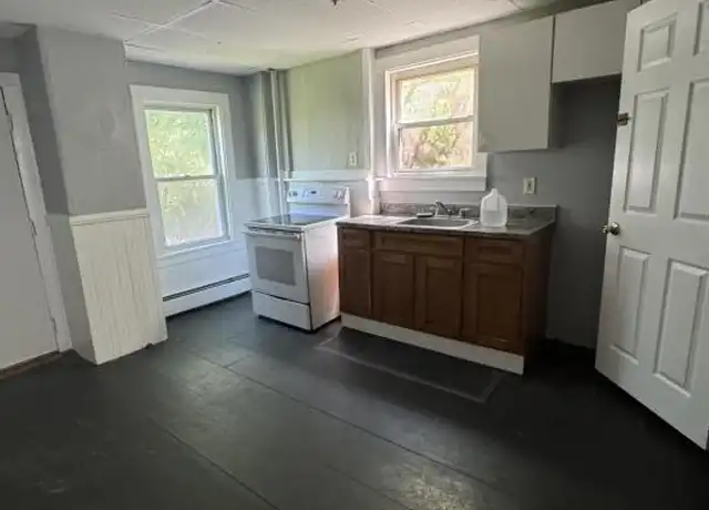 Property at 33 North St, Haverhill, MA, 01830, 2 beds, 1 bath, [object Object]