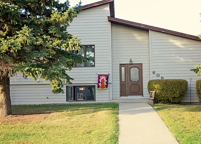 Property at 609 19th Ave SE Unit D, Minot, ND, 58701, 2 beds, 1 bath, [object Object]