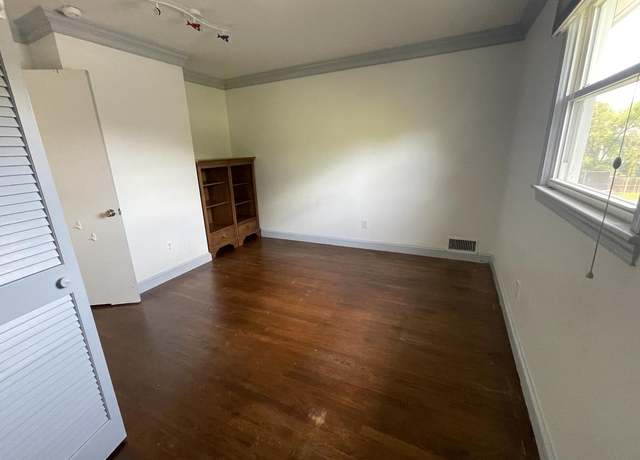 Photo of 921 Frederick St SW, Vienna, VA 22180