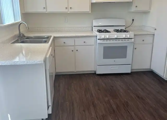 Property at 140 Yorba St Unit 21, Tustin, CA, 92780, 1 bed, 1 bath, [object Object]