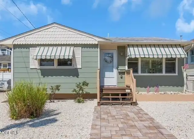 Property at 138 10th Ave, Seaside Park, NJ, 08752, 3 beds, 2 baths, [object Object]