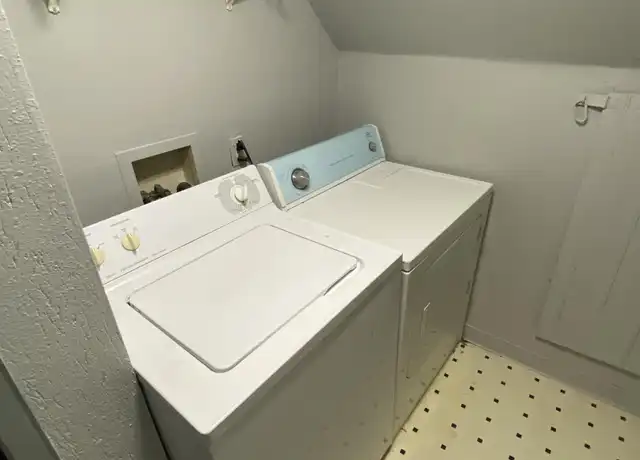 Property at 925 10th St Unit C, Marion, IA, 52302, 2 beds, 1 bath, [object Object]