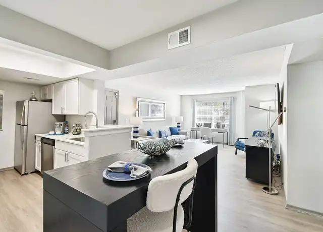 Property at Enclave at Lake Underhill - 4004 Lake Underhill Rd, Orlando, FL, 32803, 2 beds, 2 baths, [object Object]