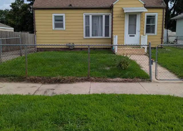 Property at 1425 N Madison Ave, Mason City, IA, 50401, 3 beds, 2 baths, [object Object]