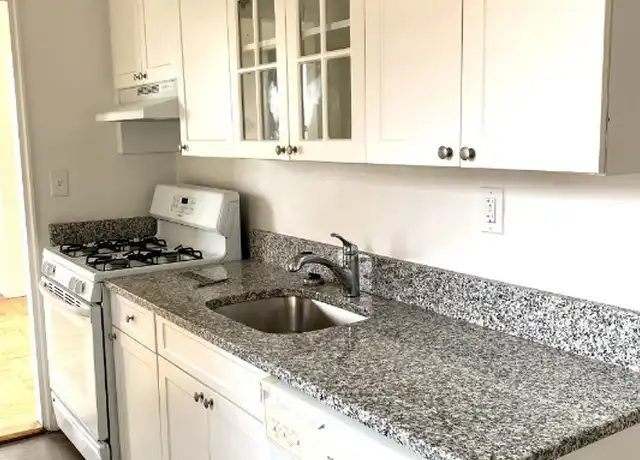 Property at 3 Circuit Rd Unit 3, New Rochelle, NY, 10805, 2 beds, 1 bath, [object Object]
