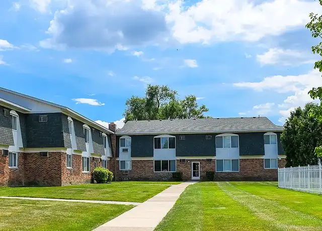 Property at Oakland Mall Apartments - 365 E Edmund Ave, Madison Heights, MI, 48071, 1-2 bed, 1 bath, [object Object]