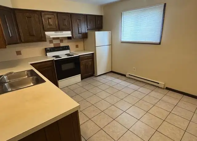 Property at 604 Saint Louis Ave Unit 604-104B, Rockford, IL, 61104, 2 beds, 1 bath, [object Object]