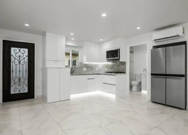 Property at 18841 Collins St, Tarzana, CA, 91356, 0 beds, 1 bath, [object Object]