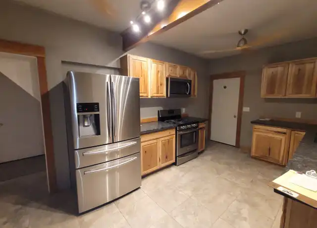 Property at 1001 Lozier Ln, Medford, OR, 97501, 3 beds, 1 bath, [object Object]