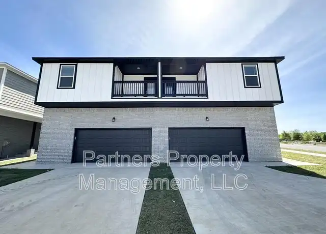 Property at 1035 S Benchmark Ln Unit 2, Fayetteville, AR, 72704, 4 beds, 4.5 baths, [object Object]