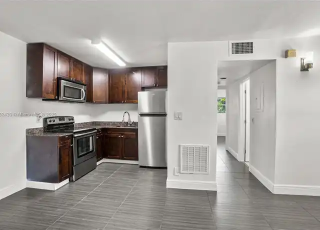 Property at 37 SW 14th St #18, Dania Beach, FL, 33004, 2 beds, 1 bath, [object Object]
