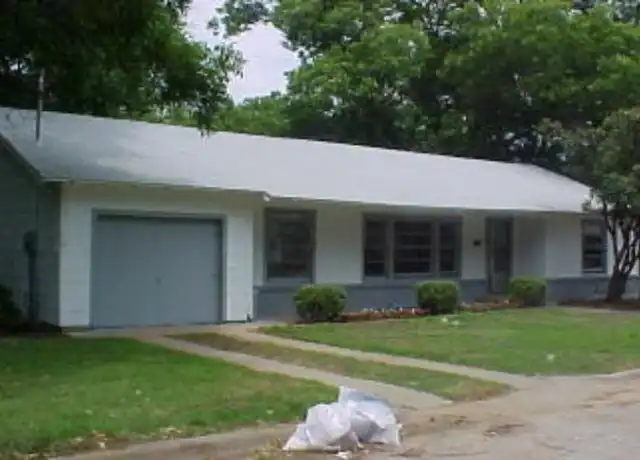 Property at 119 Owens Ln, Denton, TX, 76209, 3 beds, 1 bath, [object Object]