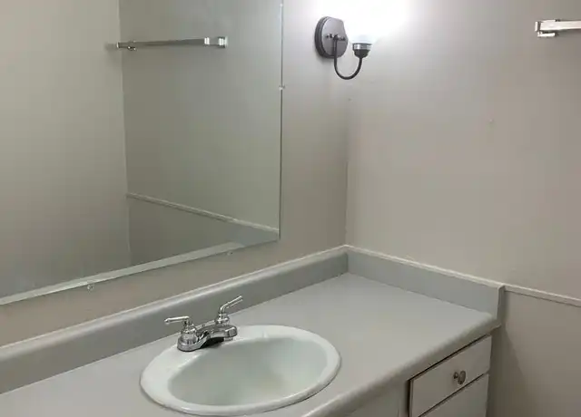 Property at 1002 E Jefferson Rd Unit 204, Cheyenne, WY, 82007, 1 bed, 1 bath, [object Object]