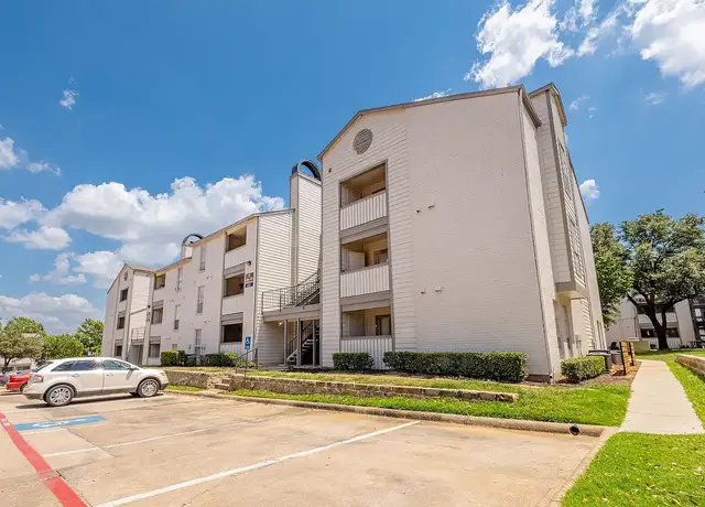 Photo of 6051 Bridge St, Fort Worth, TX 76112