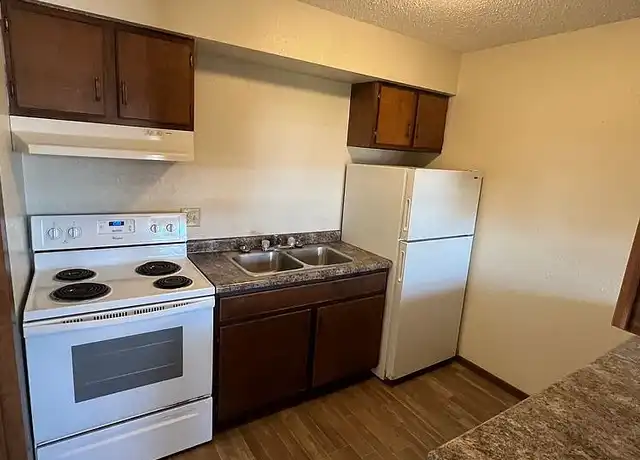 Property at Many Rooms 1210 - 1210 N 39th St, Grand Forks, ND, 58203, 1 bed, 1 bath, [object Object]