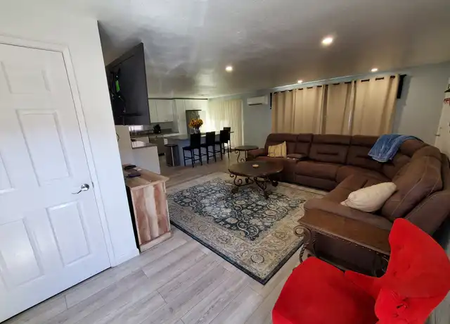 Property at 3831 Maple Ave Unit A, Bremerton, WA, 98310, 2 beds, 1 bath, [object Object]