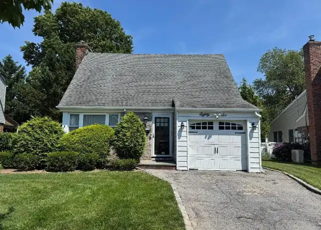 Property at 86 Devonshire Dr, New Hyde Park, NY, 11040, 2 beds, 1.5 baths, [object Object]