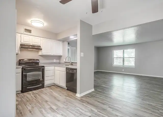 Photo of 2421 N Bell Ave, Denton, TX 76209