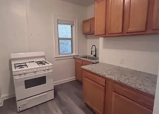 Property at 2976 S Moreland Blvd Unit 17, Cleveland, OH, 44120, 1 bed, 1 bath, [object Object]