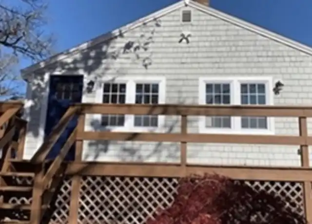 Property at 10 Glendale Rd, Buzzards Bay, MA, 02532, 2 beds, 1.5 baths, [object Object]