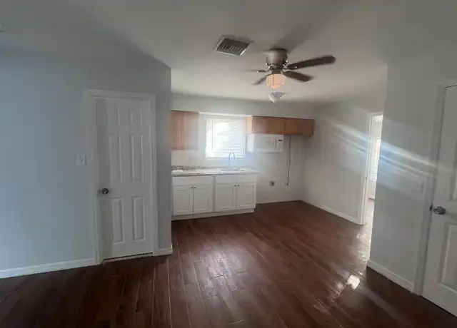 Property at 2147 Washington Ave Unit C, Naples, FL, 34112, 2 beds, 1 bath, [object Object]